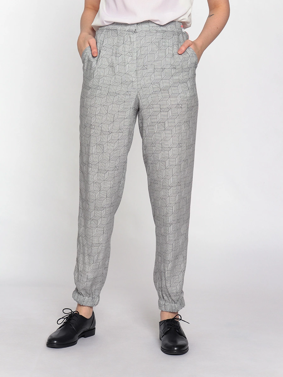 Серые брюки с лампасами